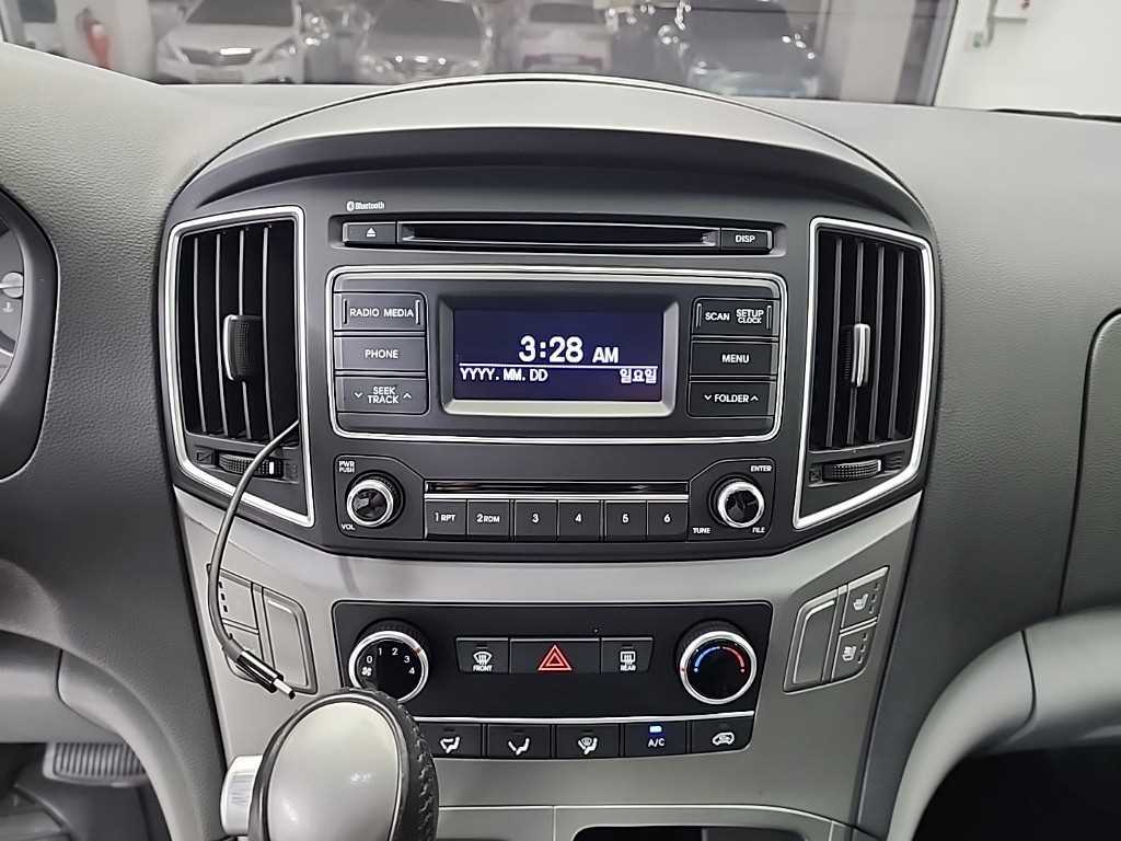 HYUNDAI Starex - Vista 10