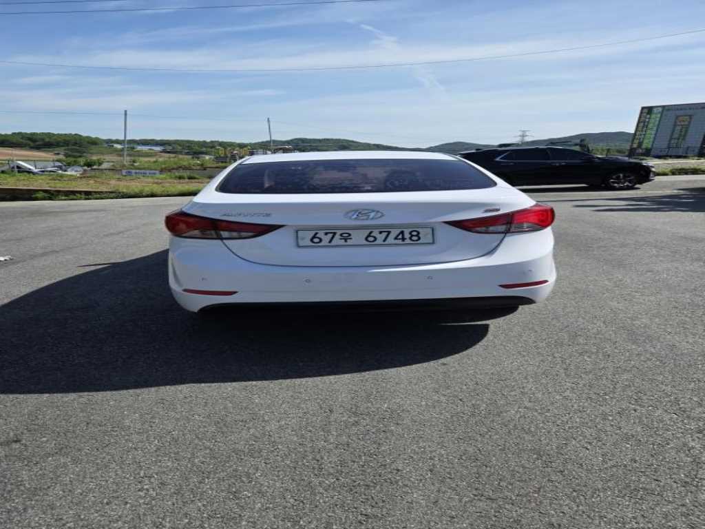 HYUNDAI Avante - Vista 4