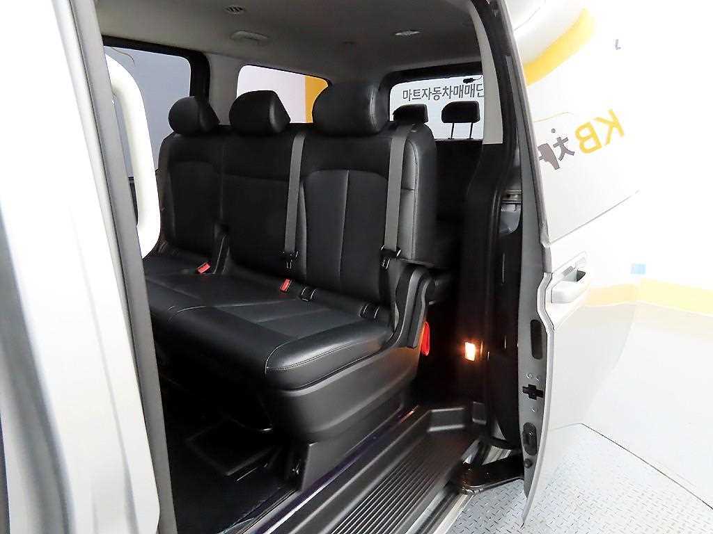 HYUNDAI Staria - Vista 6