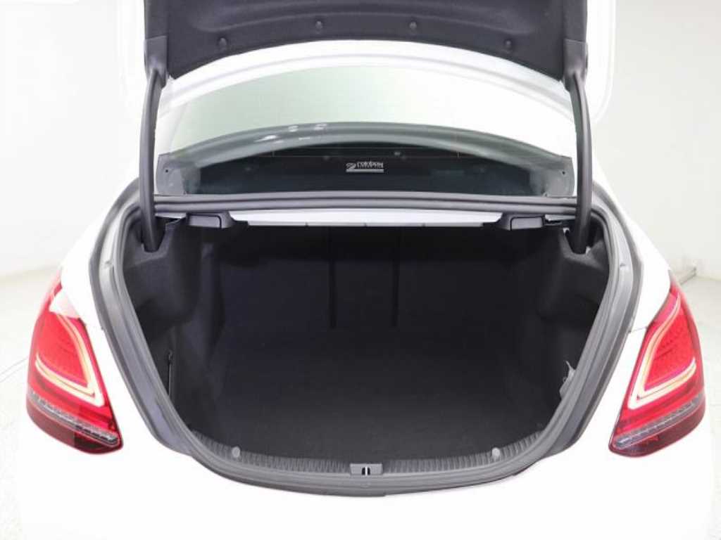 Mercedes Benz C Class - Vista 8