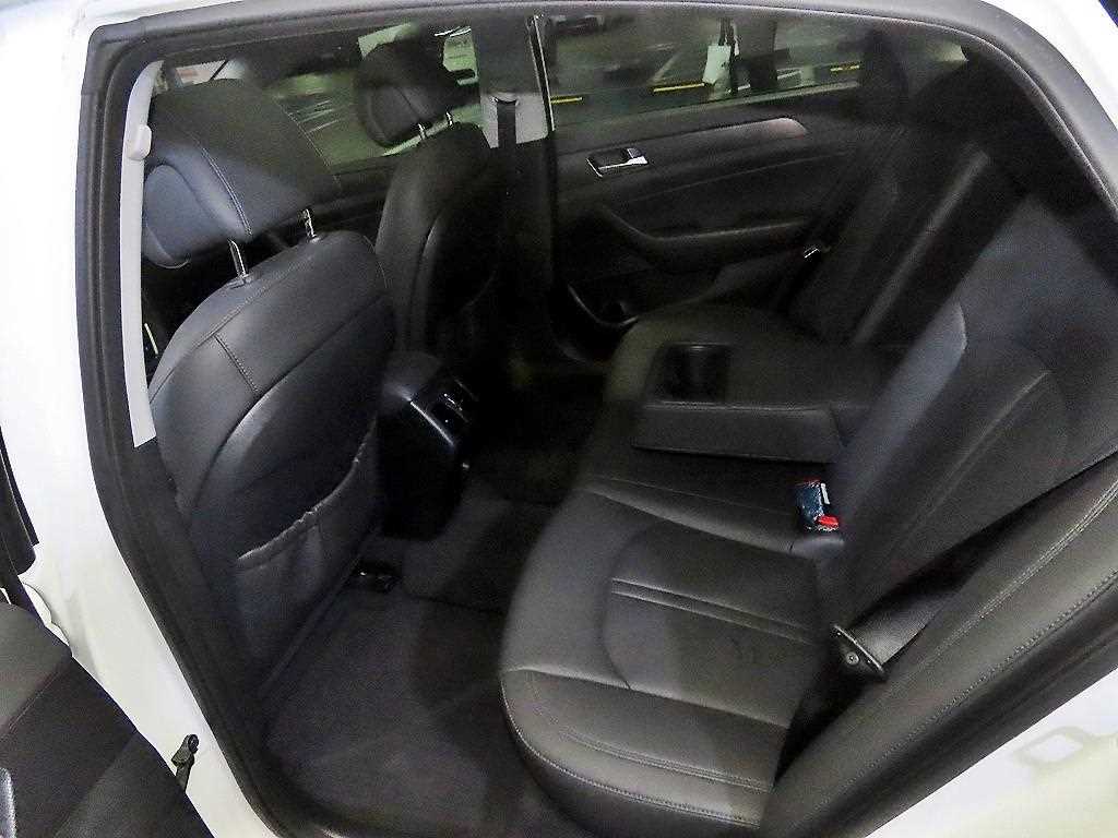 HYUNDAI Sonata - Vista 7