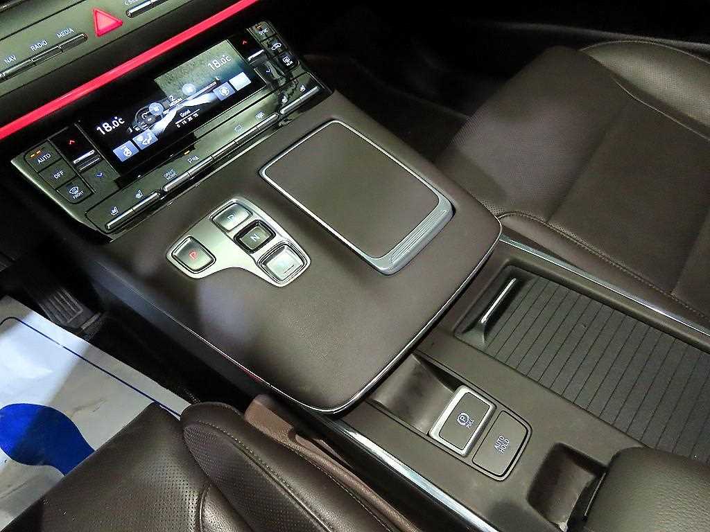 HYUNDAI Grandeur - Vista 12