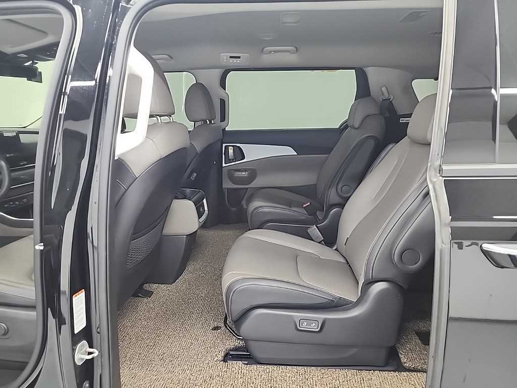 KIA Carnival - Vista 12