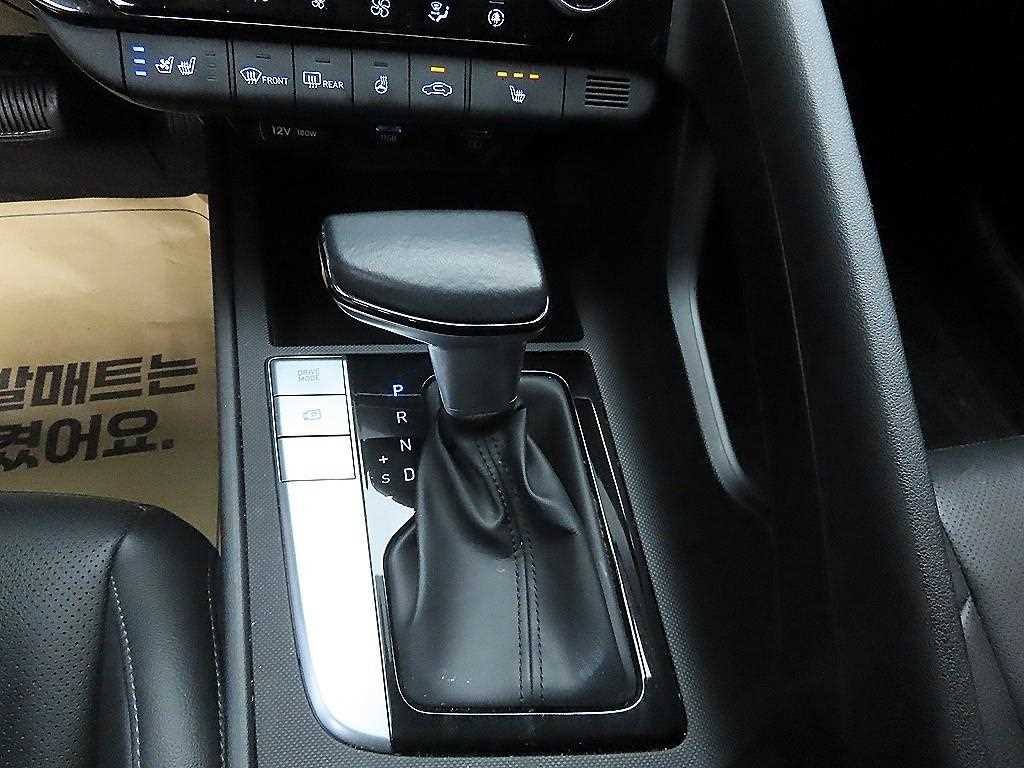 HYUNDAI Avante - Vista 10