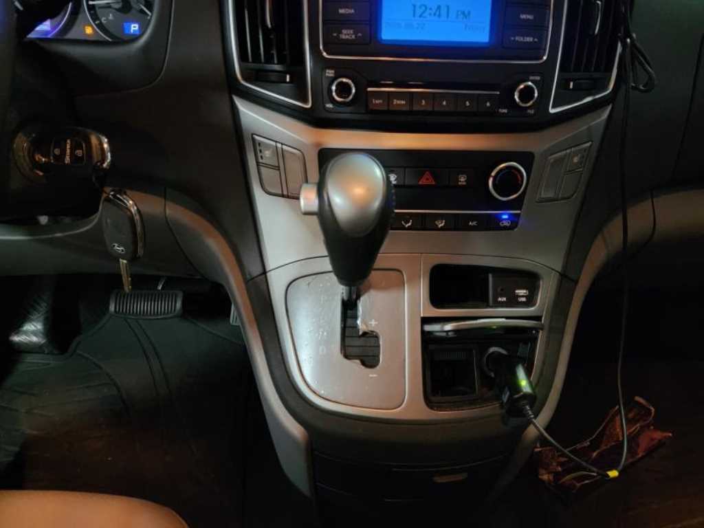 HYUNDAI Starex - Vista 8