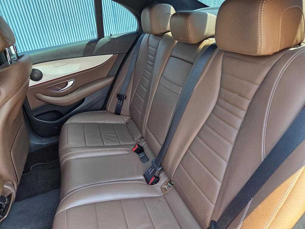 Mercedes Benz E class - Vista 8