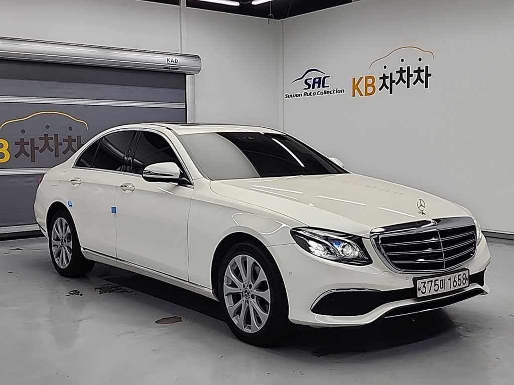 Mercedes Benz E class - Vista 4