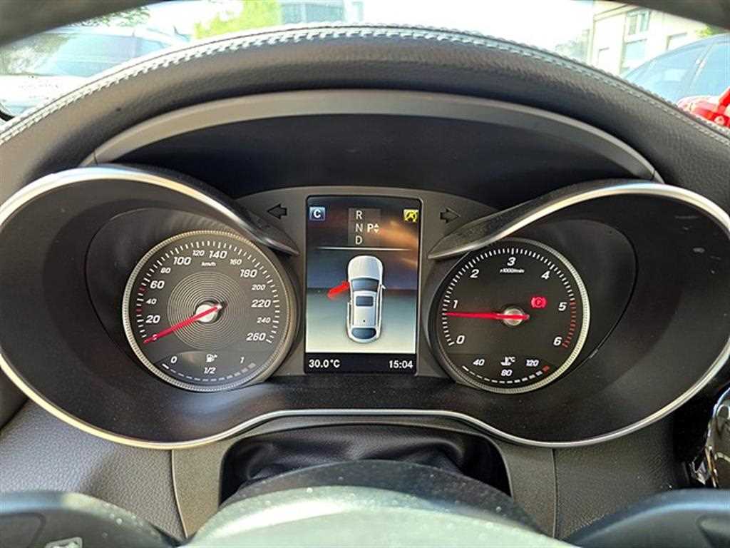 Mercedes Benz GLC Class - Vista 10