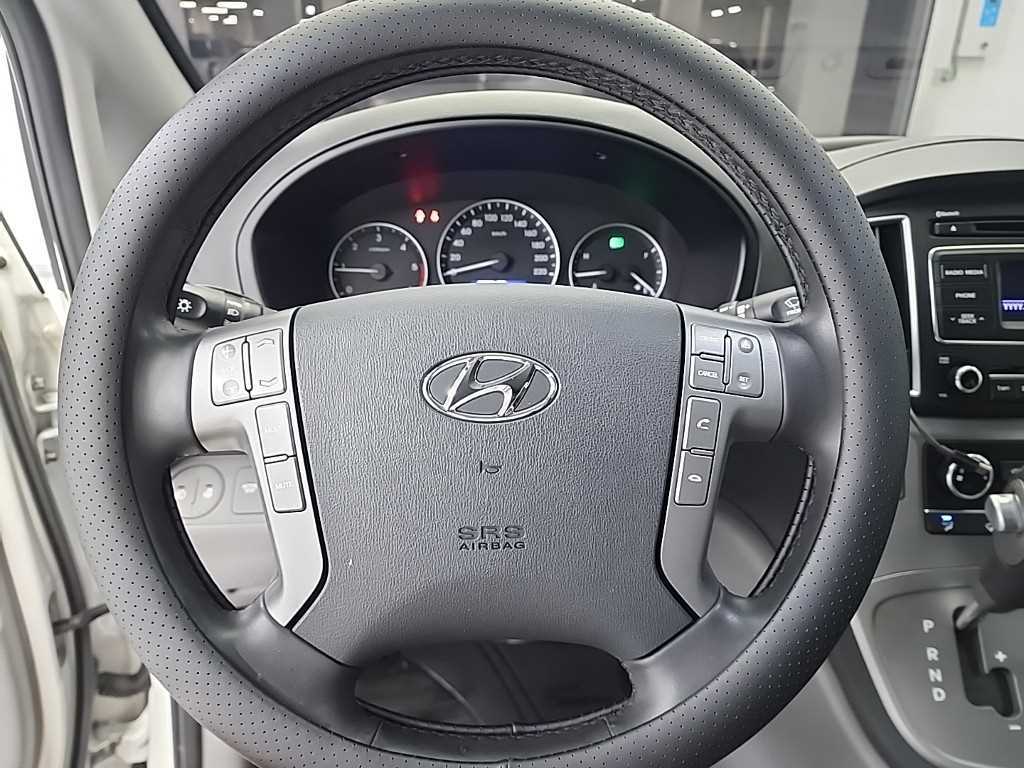 HYUNDAI Starex - Vista 9