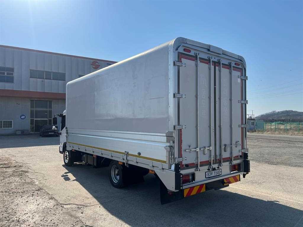 medium and large cargo truck - Vista 6