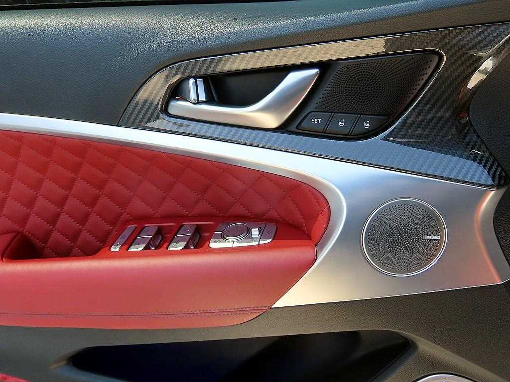 Genesis G70 - Vista 12