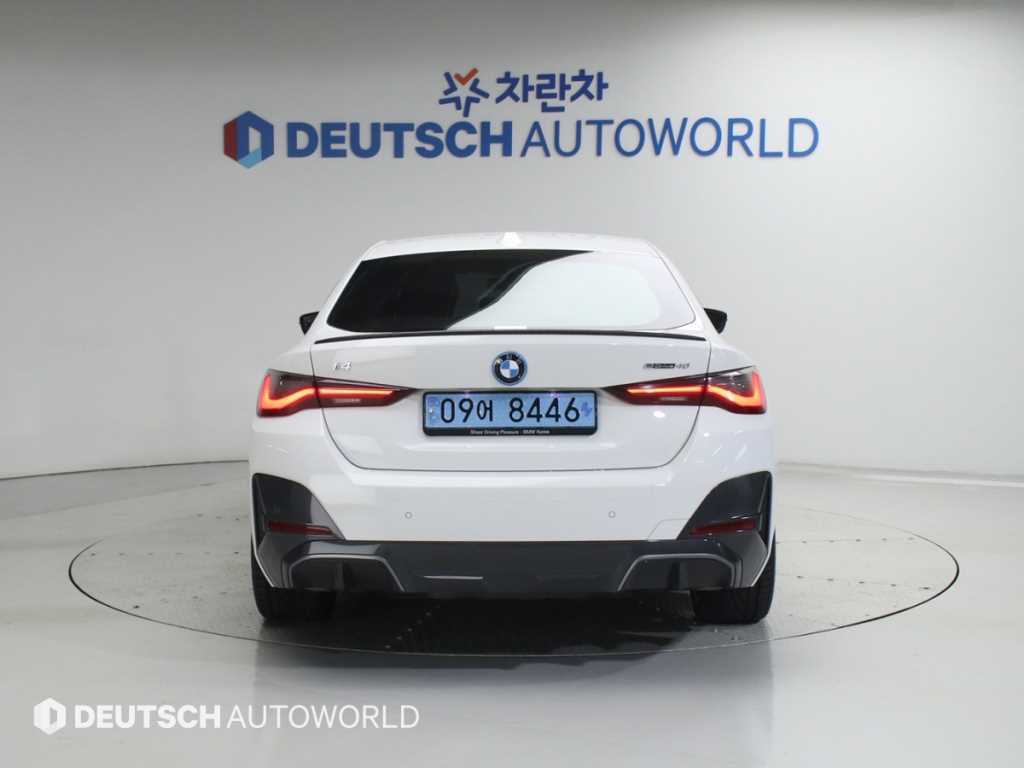BMW i4 - Vista 4