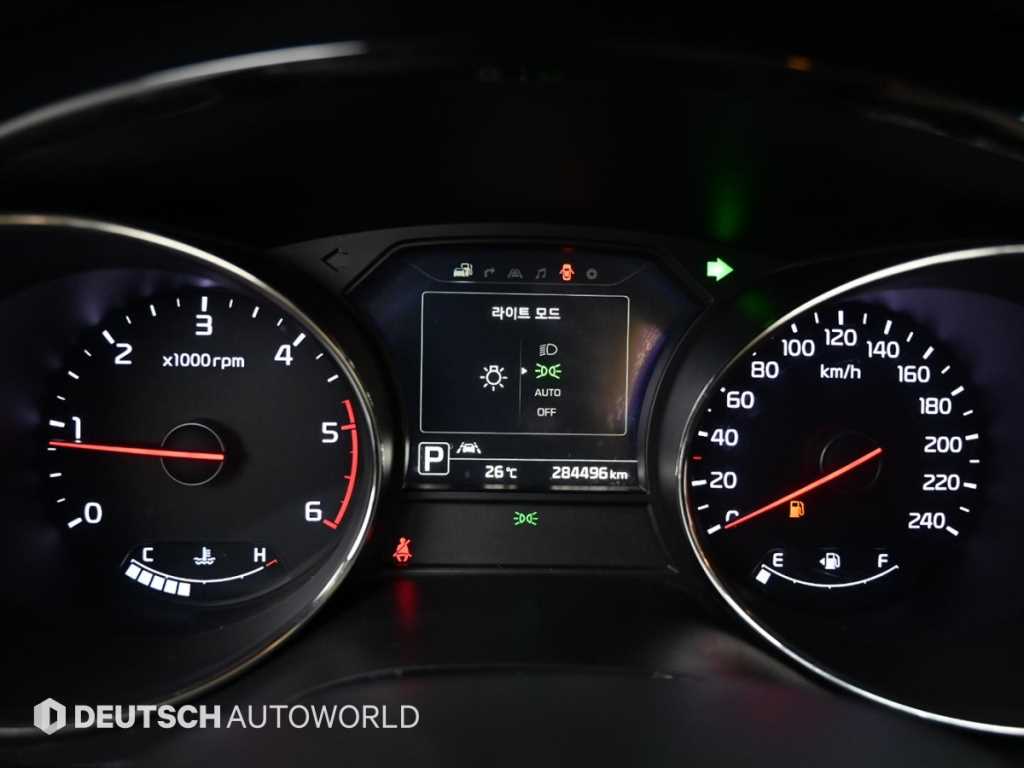 KIA Carnival - Vista 8
