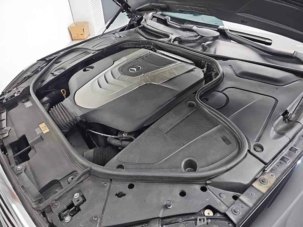 Mercedes Benz S Class - Vista 5
