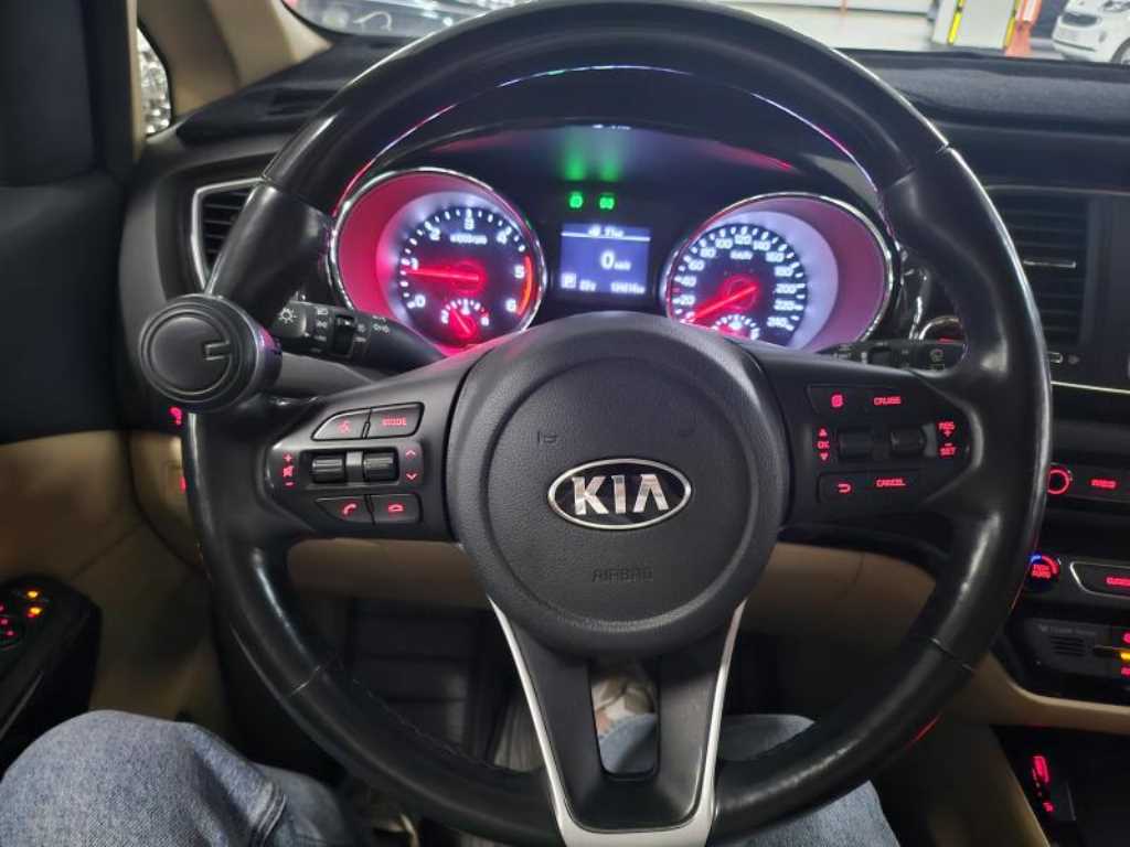 KIA Carnival - Vista 7