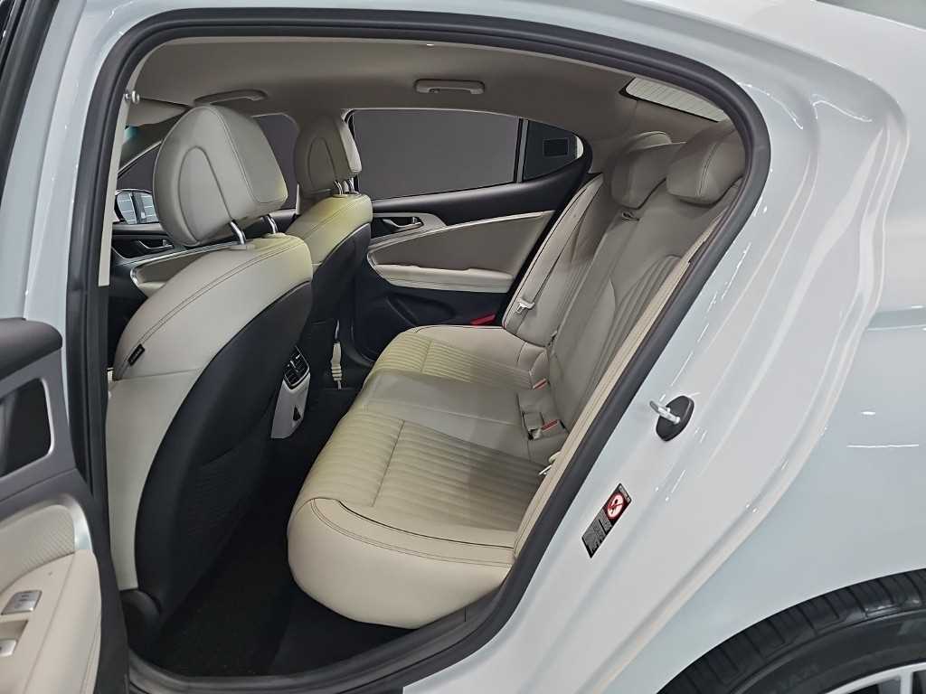 Genesis G70 - Vista 12