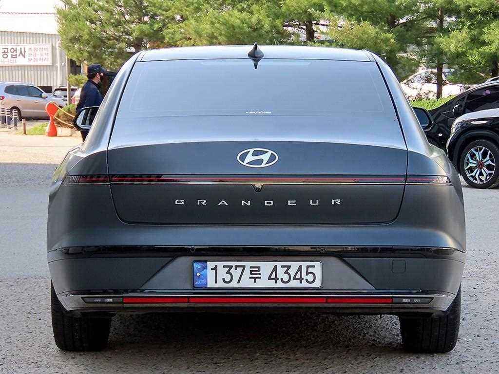 HYUNDAI Grandeur - Vista 5