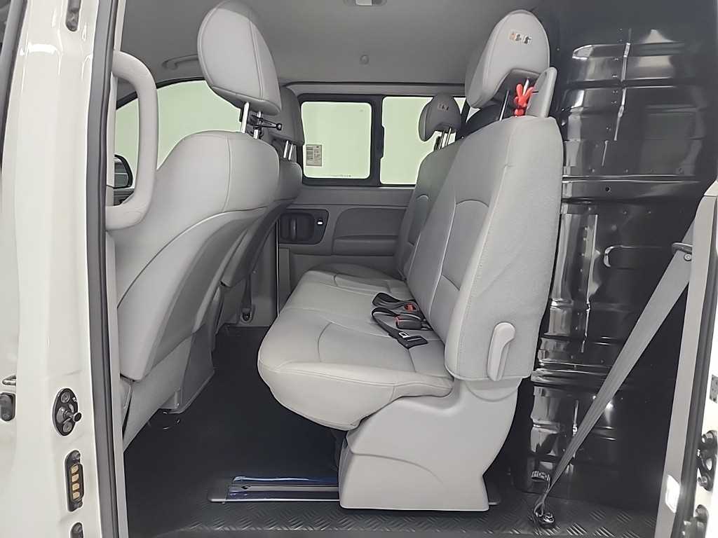 HYUNDAI Starex - Vista 12