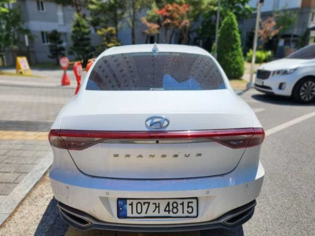 HYUNDAI Grandeur - Vista 2