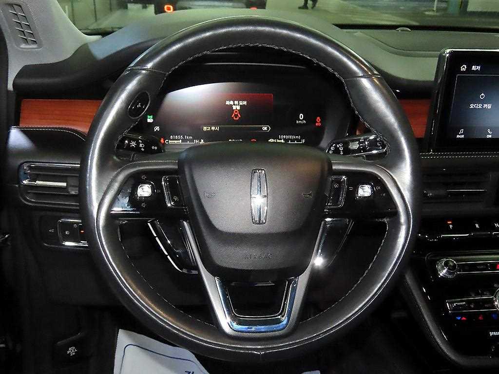 Lincoln Corsair - Vista 8
