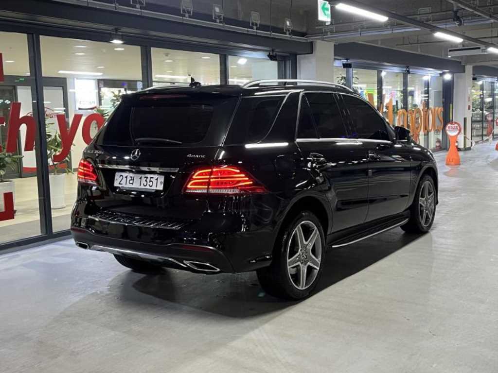 Mercedes Benz GLE Class - Vista 4