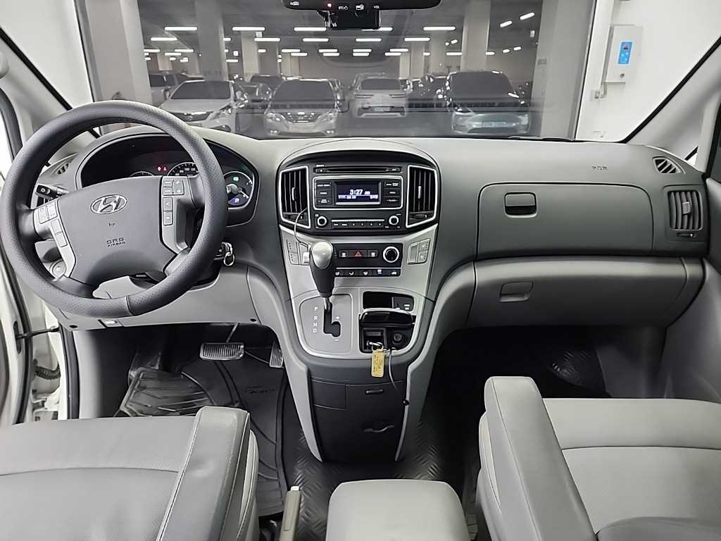 HYUNDAI Starex - Vista 7