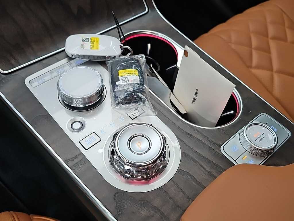 Genesis GV80 - Vista 8