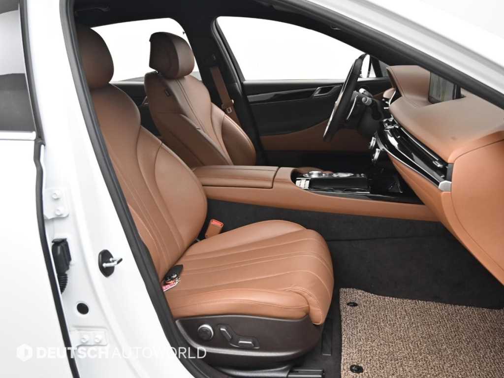 Genesis G80 - Vista 10