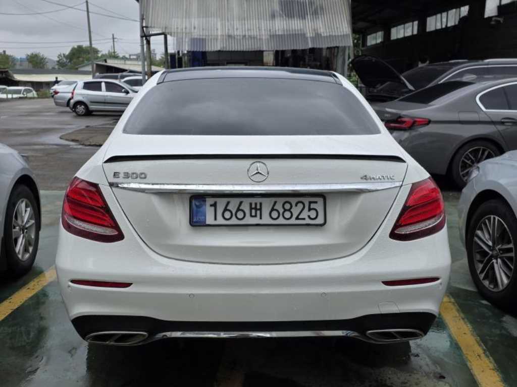 Mercedes Benz E class - Vista 4
