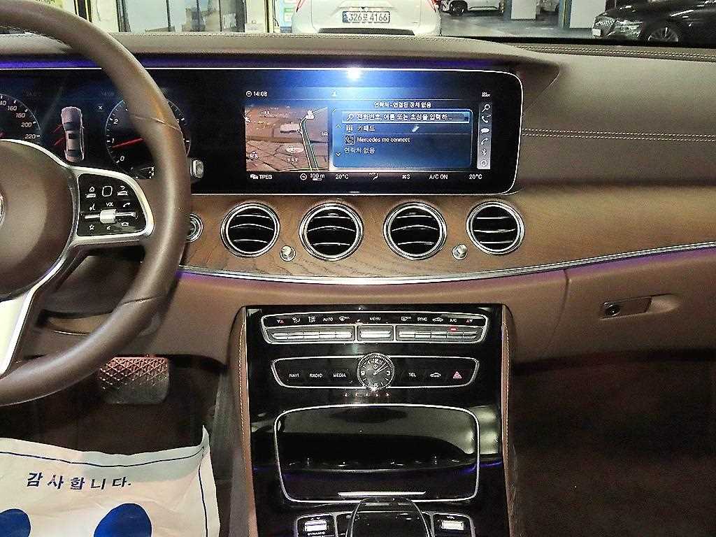 Mercedes Benz E class - Vista 11