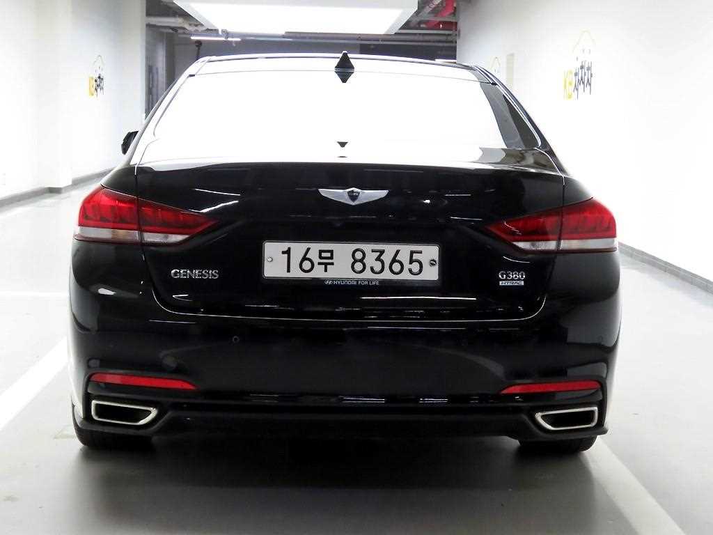 HYUNDAI Genesis - Vista 4