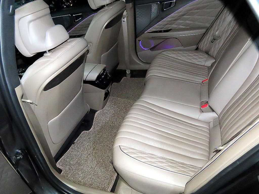 KIA K8 - Vista 7