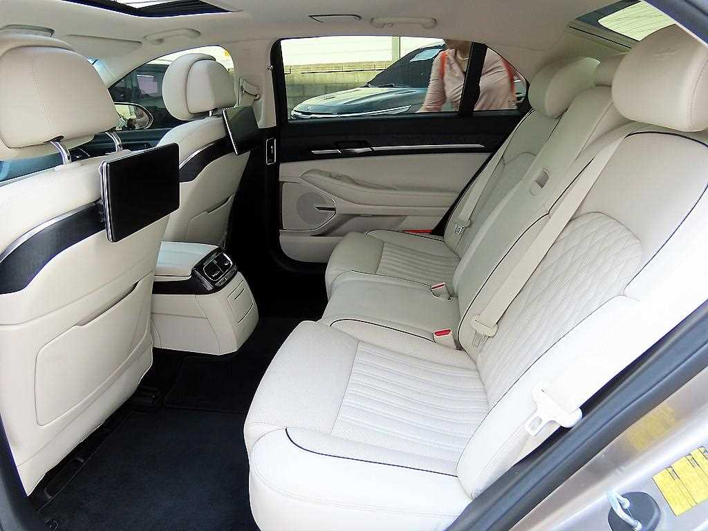 Genesis G90 - Vista 7