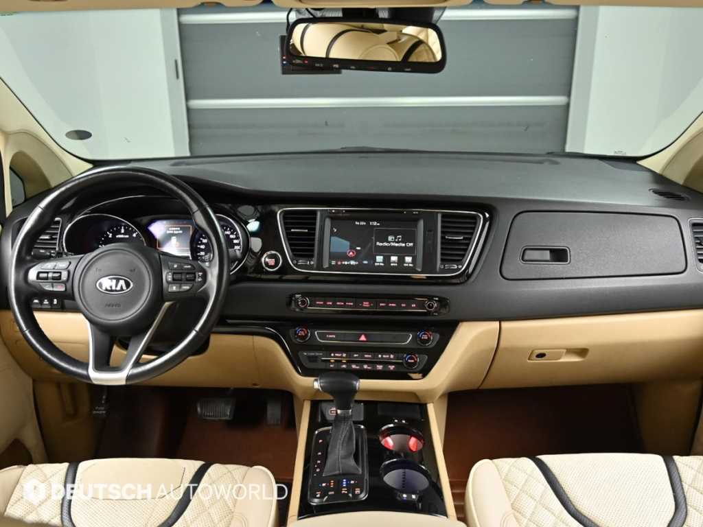 KIA Carnival - Vista 7