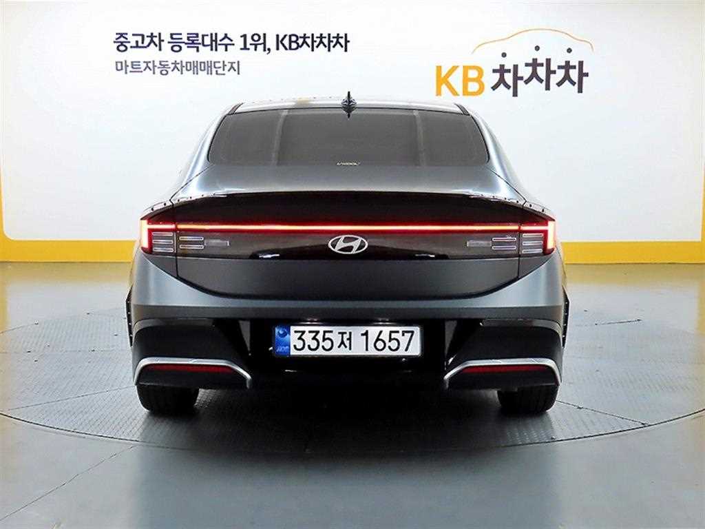 HYUNDAI Sonata - Vista 3