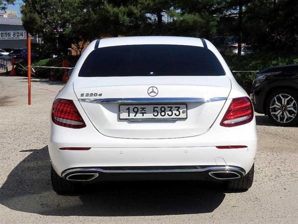 Mercedes Benz E class - Vista 4