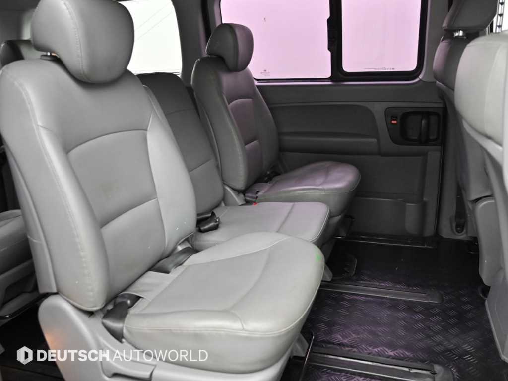 HYUNDAI Starex - Vista 12