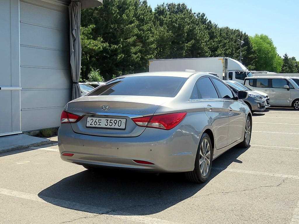 HYUNDAI Sonata - Vista 4