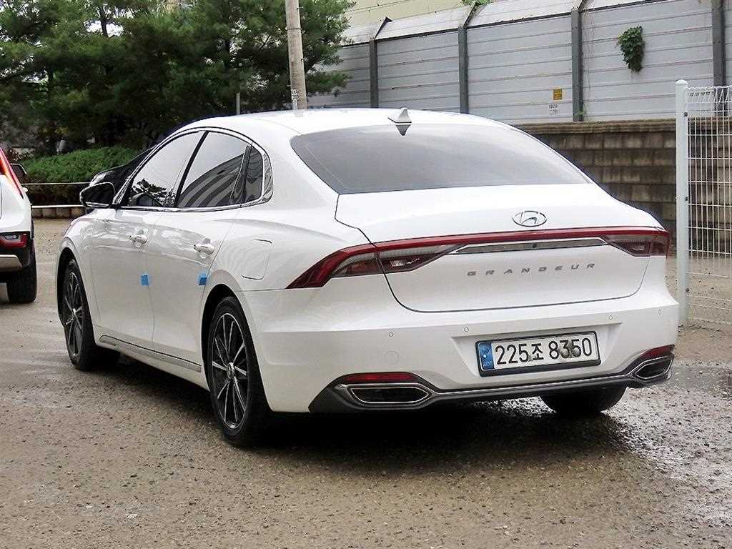 HYUNDAI Grandeur - Vista 3