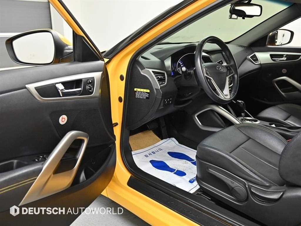 HYUNDAI Veloster - Vista 11