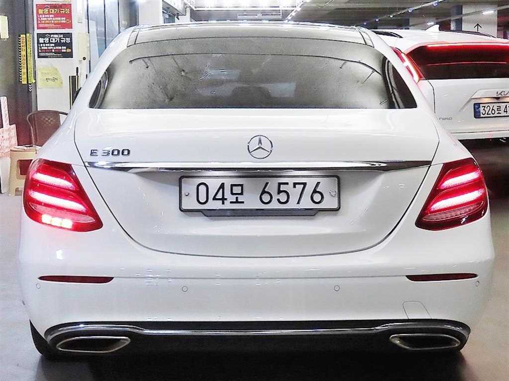 Mercedes Benz E class - Vista 5