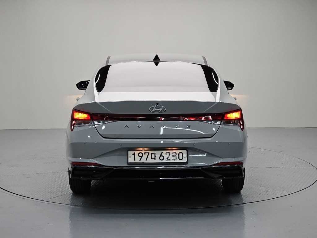 HYUNDAI Avante - Vista 3
