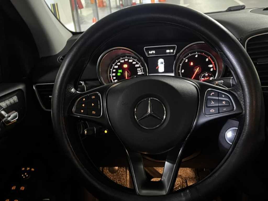 Mercedes Benz GLE Class - Vista 12