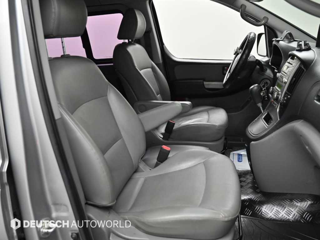 HYUNDAI Starex - Vista 10