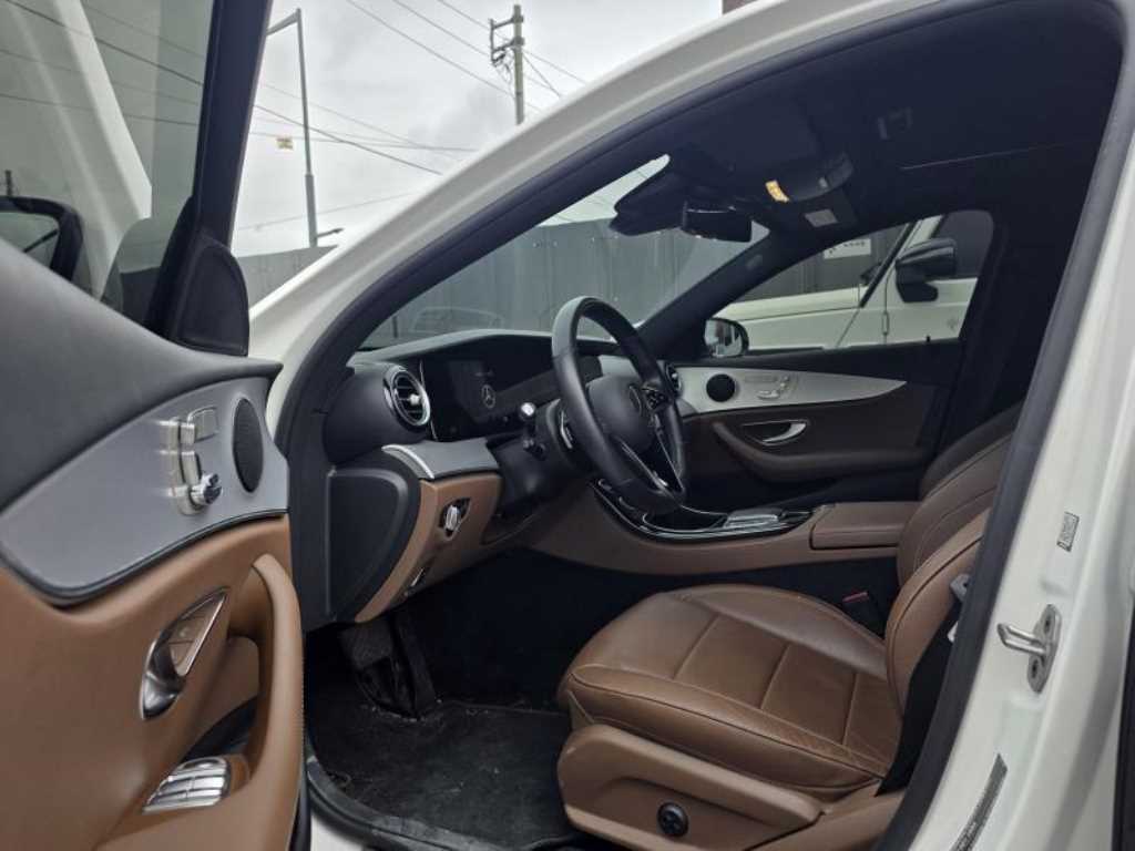 Mercedes Benz E class - Vista 8