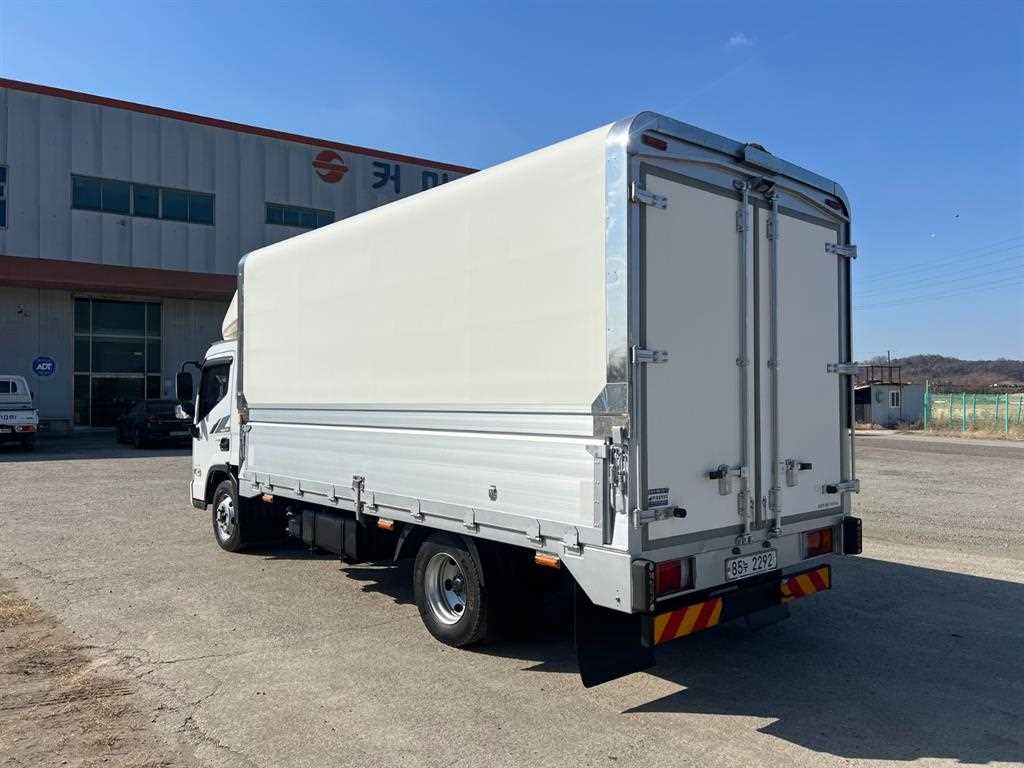 medium and large cargo truck - Vista 5