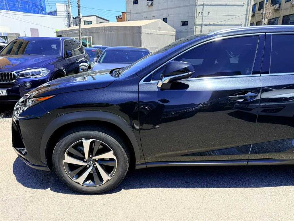 Lexus NX - Vista 2