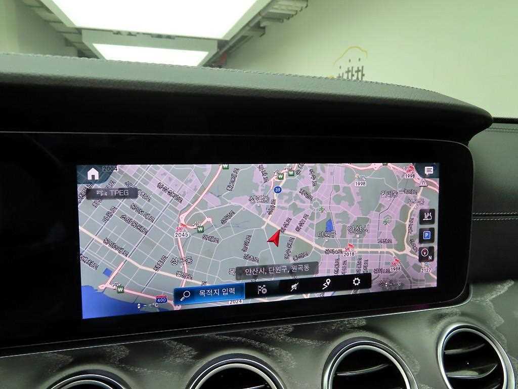 Mercedes Benz E class - Vista 8