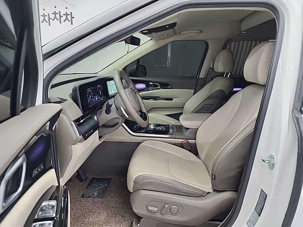 KIA Carnival - Vista 11