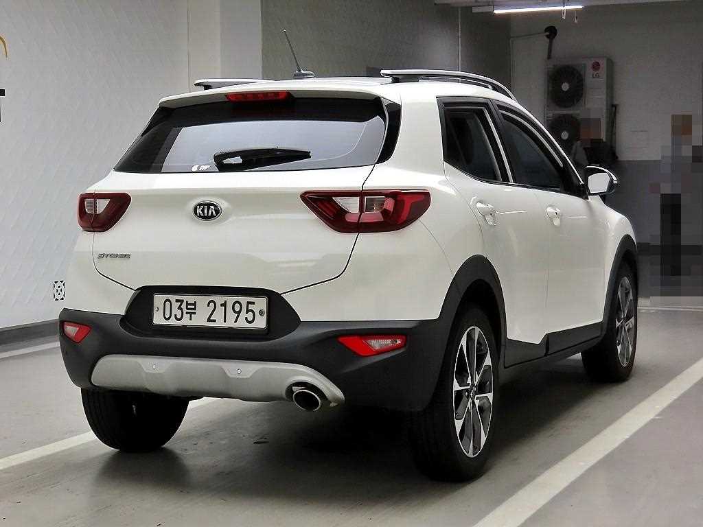 KIA Stonic - Vista 4